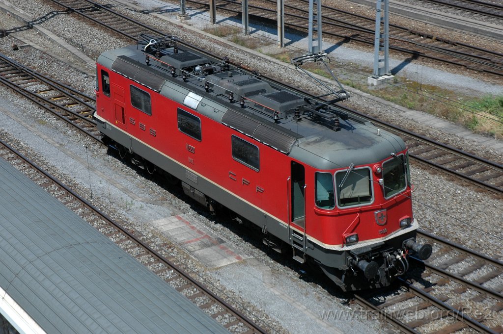 2432-0034-070612.jpg - SBB-CFF Re 4/4'' 11220 / Zürich-Hardbrücke 7.6.2012