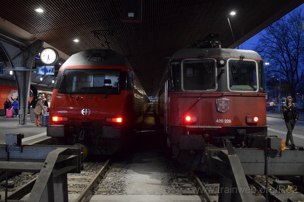 8941-0025-260124.jpg - SBB-CFF Re 460.040-9 ''Napf'' (Re 91 85 4 460 040-9 CH-SBB) + SBB-CFF Re 420.220-6 (Re 91 85 4 420 220-6 CH-SBB) / Zürich HB 26.1.2024
