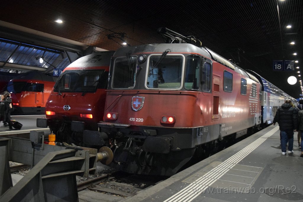 8941-0027-260124.jpg - SBB-CFF Re 460.040-9 ''Napf'' (Re 91 85 4 460 040-9 CH-SBB) + SBB-CFF Re 420.220-6 (Re 91 85 4 420 220-6 CH-SBB) / Zürich HB 26.1.2024