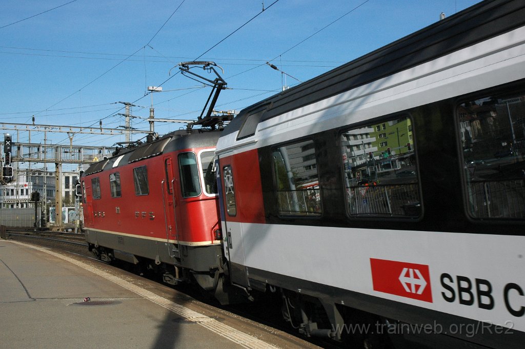 2087-0032-010411.jpg - SBB-CFF Re 4/4'' 11221 / Zürich-Oerlikon 1.4.2011