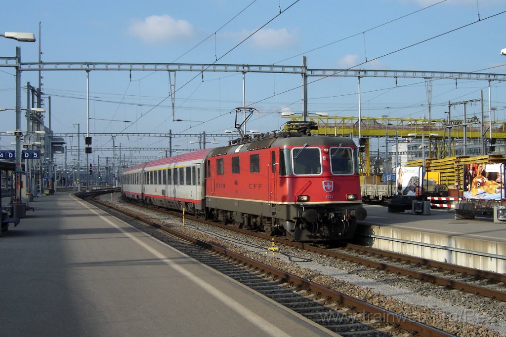 1274-0029-201206.jpg - SBB-CFF Re 4/4'' 11223 / Zürich HB 20.12.2006