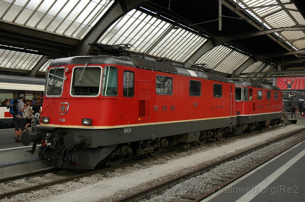 1951-0042-220710.jpg - SBB-CFF Re 4/4'' 11224 + SBB-CFF Re 4/4'' 11151 / Zürich HB 22.7.2010