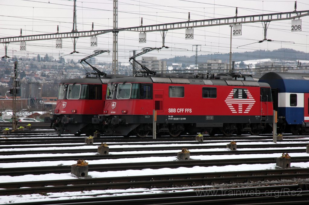 3495-0034-090215.jpg - SBB-CFF Re 420.225-5 (Re 91 85 4 420 225-5 CH-SBB) + SBB-CFF Re 420.211-5 (Re 91 85 4 420 211-5 CH-SBB) / Zürich-Mülligen 9.2.2015