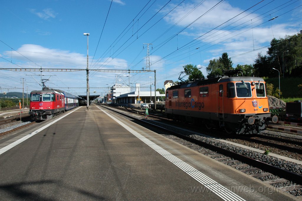 3228-0019-080814.jpg - SBB-CFF Re 4/4'' 11320 / RLAG ''InterRegio Cargo'' + SBB-CFF Re 420.226-3 (Re 91 85 4 420 226-3 CH-SBB) / Killwangen-Spreitenbach 8.8.2014