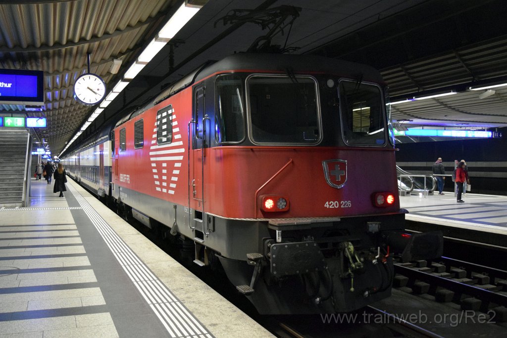 8336-0001-221222.jpg - SBB-CFF Re 420.226-3 (Re 91 85 4 420 226-3 CH-SBB) / Zürich HB (Museumstrasse) 22.12.2022