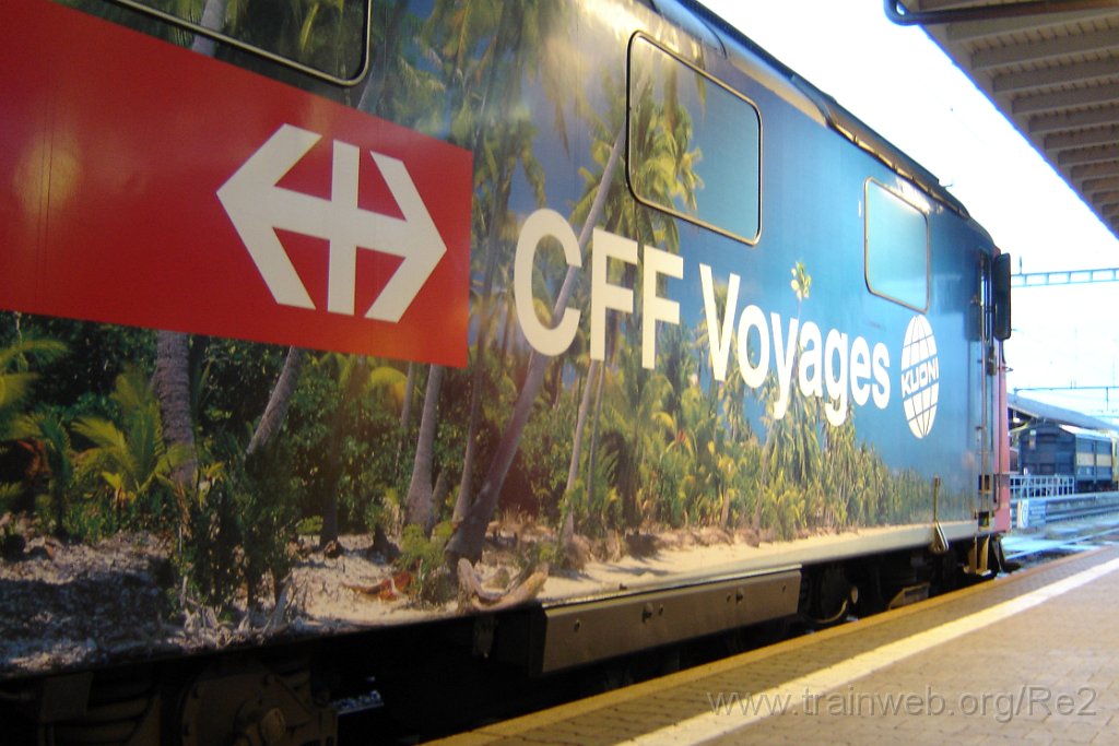 1336-0023-150507.jpg - SBB-CFF Re 4/4'' 11228 ''Kuoni'' / Rapperswil 15.5.2007