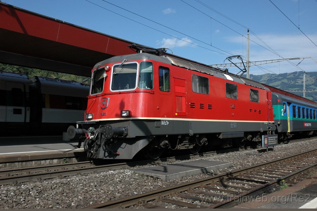 2177-0042-020911.jpg - SBB-CFF Re 4/4'' 11228 / Schwyz 2.9.2011
