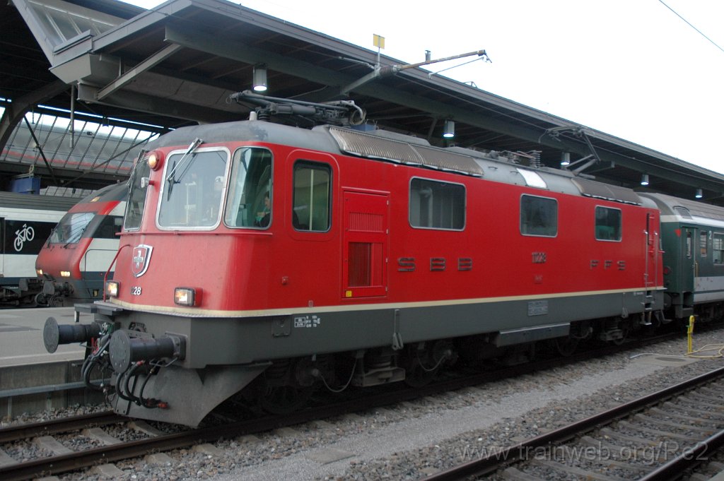2245-0019-241011.jpg - SBB-CFF Re 4/4'' 11228 / Zürich HB 24.10.2011
