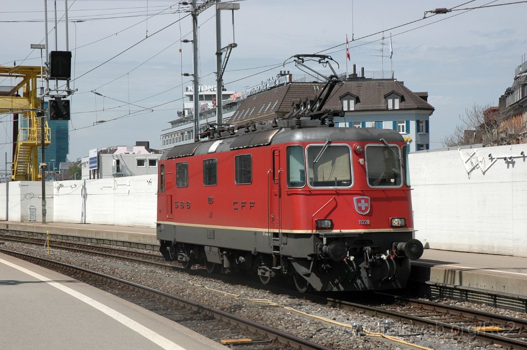 2366-0018-270412.jpg - SBB-CFF Re 4/4'' 11228 / Zürich HB 27.4.2012