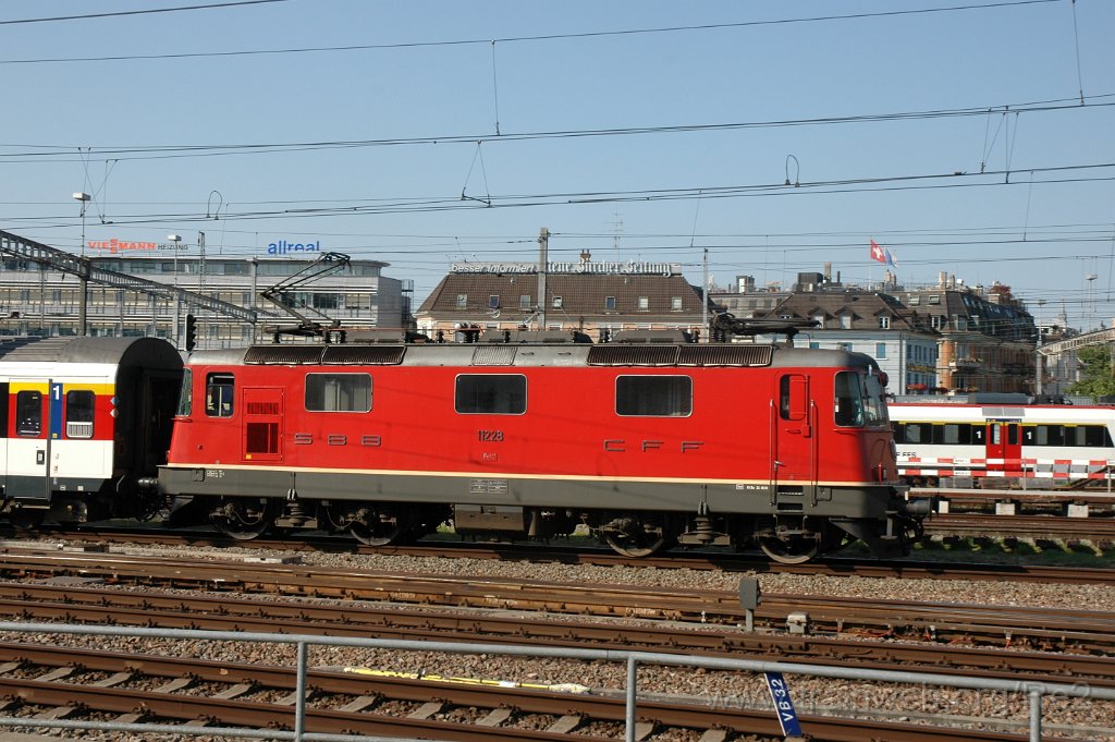 2509-0002-240712.jpg - SBB-CFF Re 4/4'' 11228 / Zürich HB 24.7.2012