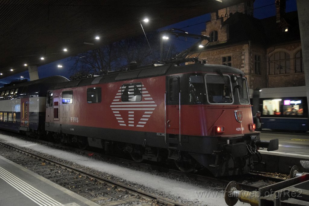 8905-0043-191223.jpg - SBB-CFF Re 420.228-9 (Re 91 85 4 420 228-9 CH-SBB) / Zürich HB 19.12.2023
