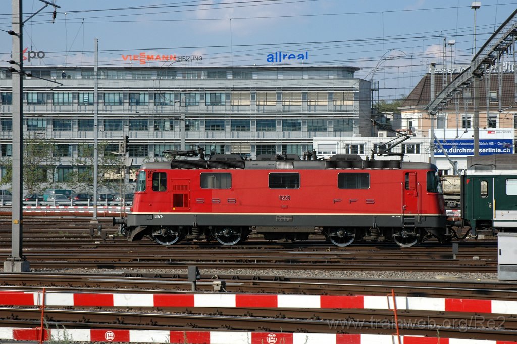 2103-0027-260411.jpg - SBB-CFF Re 4/4'' 11229 / Zürich HB 26.4.2011