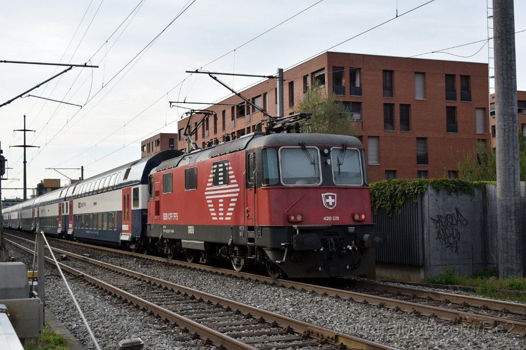 4138-0027-150916.jpg - SBB-CFF Re 420.229-7 (Re 91 85 4 420 229-7 CH-SBB) / Zürich-Affoltern ((PN Zehntenhausstrasse)) 15.9.2016