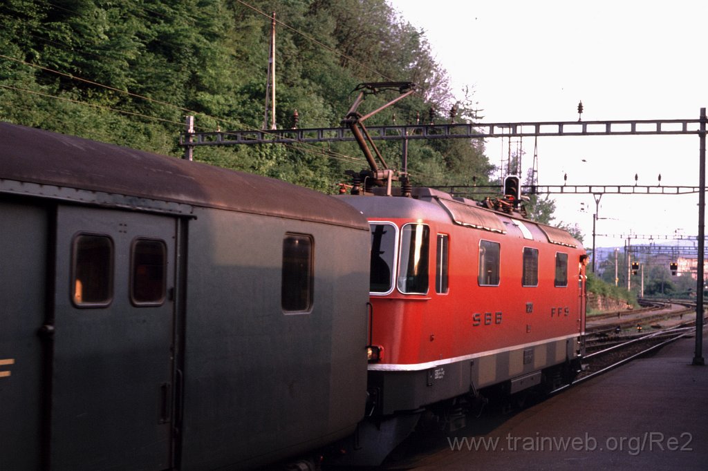 0232-0018.jpg - SBB-CFF Re 4/4'' 11230 / Koblenz 6.5.1989