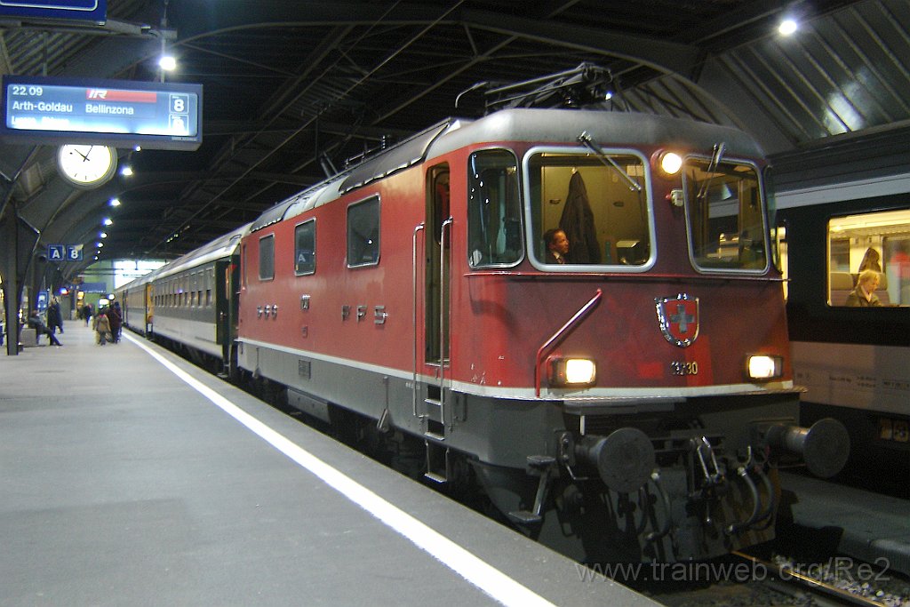 1007-0031-080105.jpg - SBB-CFF Re 4/4'' 11230 / Zürich HB 8.1.2005
