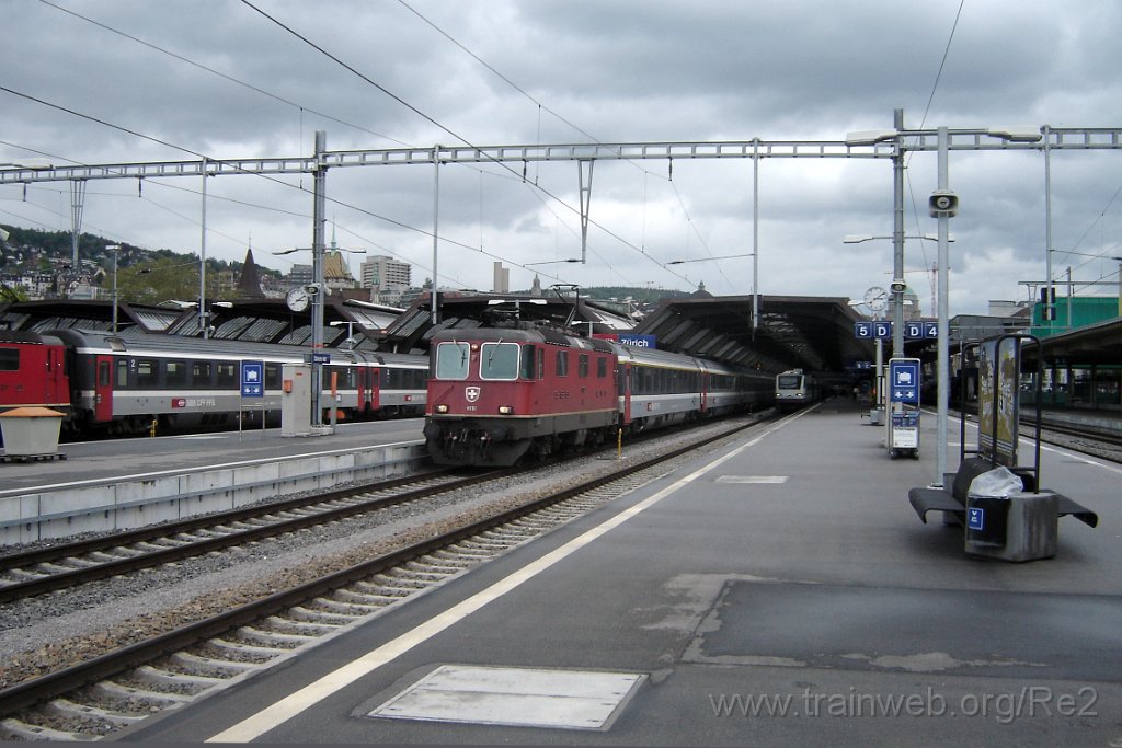 1045-0027-070505.jpg - SBB-CFF Re 4/4'' 11232 / Zürich HB 7.5.2005