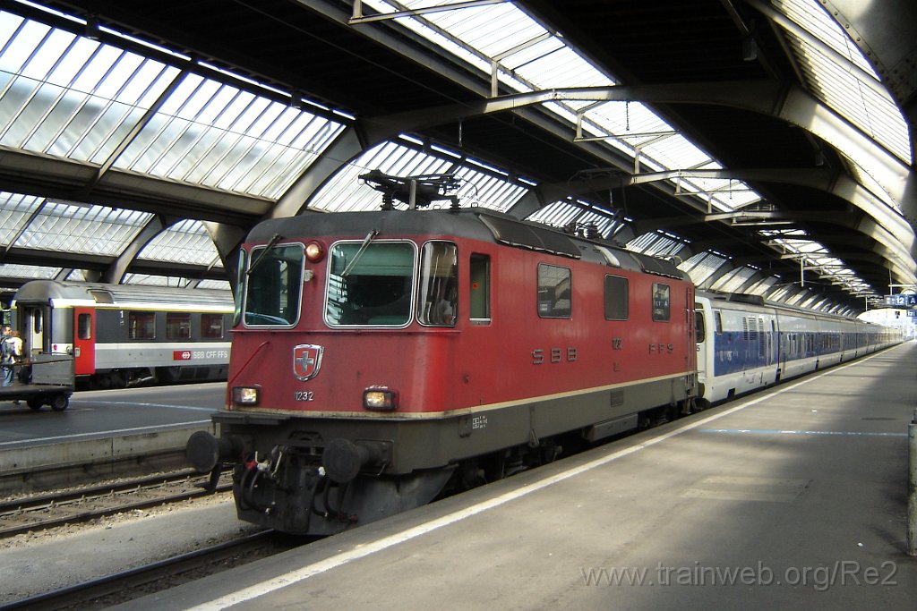 1066-0023-090705.jpg - SBB-CFF Re 4/4'' 11232 / Zürich HB 9.7.2005