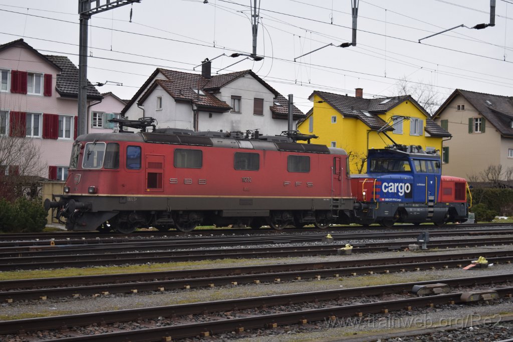 3834-0001-050316.jpg - SBB-CFF Re 4/4'' 11232 + SBBC Eem 923.013-7 ''Le Moléson'' (Eem 97 85 1 923 013-7 CH-SBBC) / Wil 5.3.2016
