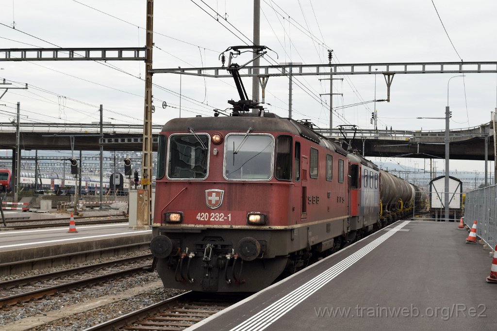 5754-0018-240919.jpg - SBBC Re 4/4'' 11232 (Re 420.232-1)  (Re 91 85 4 420 232-1 CH-SBBC) + SBBC Re 421.375-7 (Re 91 85 4 421 375-7 CH-SBBC) / Zürich-Altstetten 24.9.2019