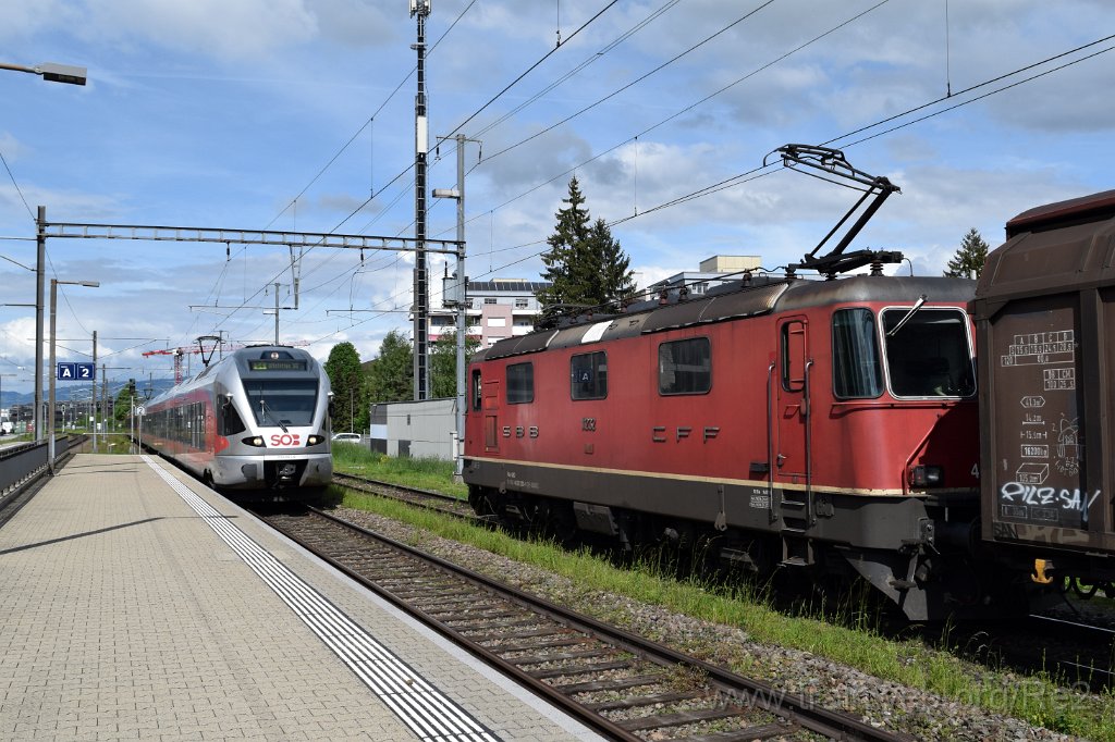 8533-0039-120523.jpg - SBBC Re 4/4'' 11232 (Re 420.232-1)  (Re 91 85 4 420 232-1 CH-SBBC) + SOB RABe 526.051-8 ''Zimmerberg'' (RABe 94 85 7 526 051-8 CH-SOB) / Heerbrugg 12.5.2023