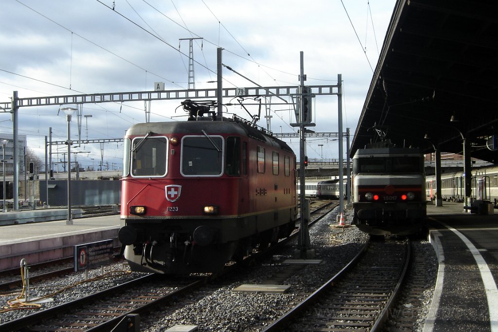 1001-0026-241204.jpg - SNCF BB 15017 + Re 4/4" 11233 / Basel SBB 24.12.2004