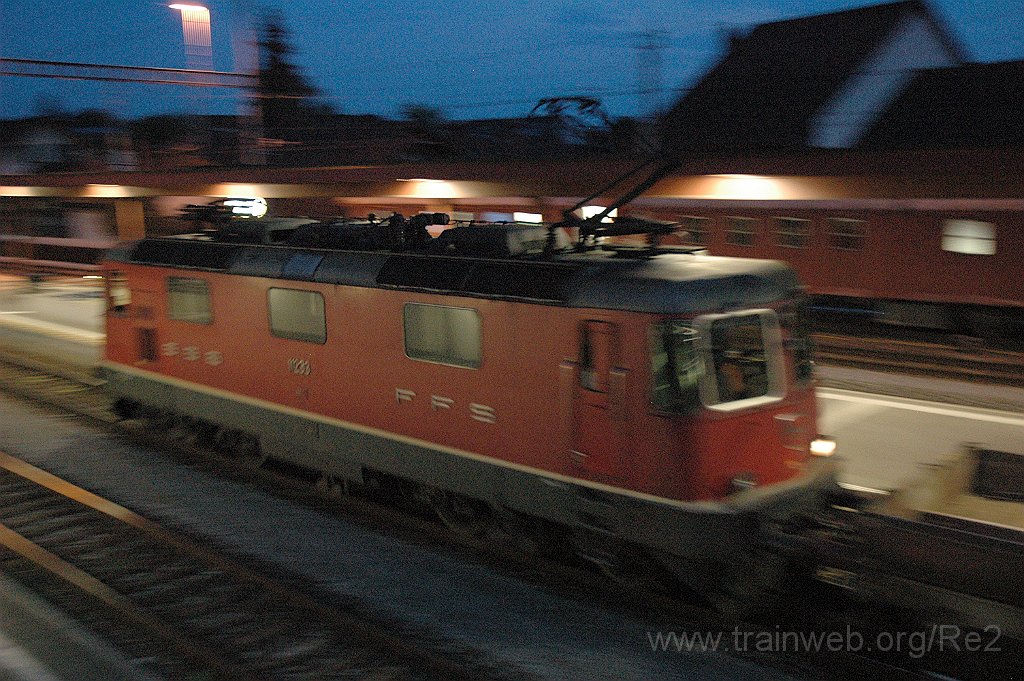 2173-0019-250811.jpg - SBB-CFF Re 4/4'' 11233 / Hinwil 25.8.2011