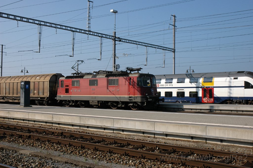 2210-0050-011011.jpg - SBB-CFF Re 4/4'' 11233 / Pfäffikon SZ 1.10.2011