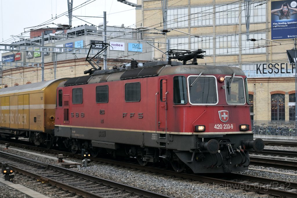 8400-0012-010323.jpg - SBBC Re 4/4'' 11233 (Re 420.233-9)  (Re 91 85 4 420 233-9 CH-SBBC) / Winterthur 1.3.2023