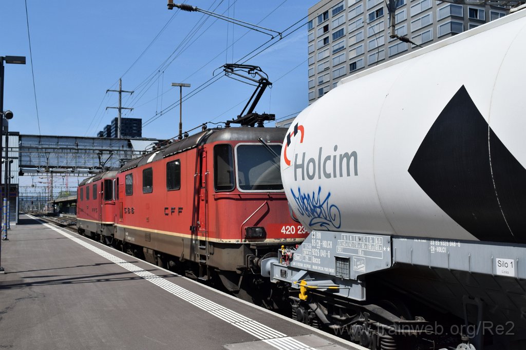 7129-0045-110820.jpg - SBBC Re 4/4'' 11324 (Re 420.324-6)  (Re 91 85 4 420 324-6 CH-SBBC) + SBBC Re 4/4'' 11234 (Re 420.234-7)  (Re 91 85 4 420 234-7 CH-SBBC) / Zürich-Altstetten 11.8.2020