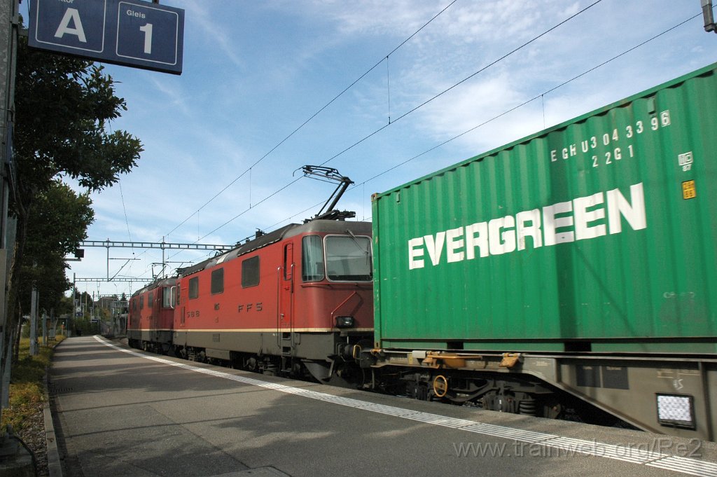 1985-0011-140910.jpg - SBB-CFF Re 4/4'' 11235 + SBB-CFF Re 4/4'' 11233 / Richterswil 14.9.2010