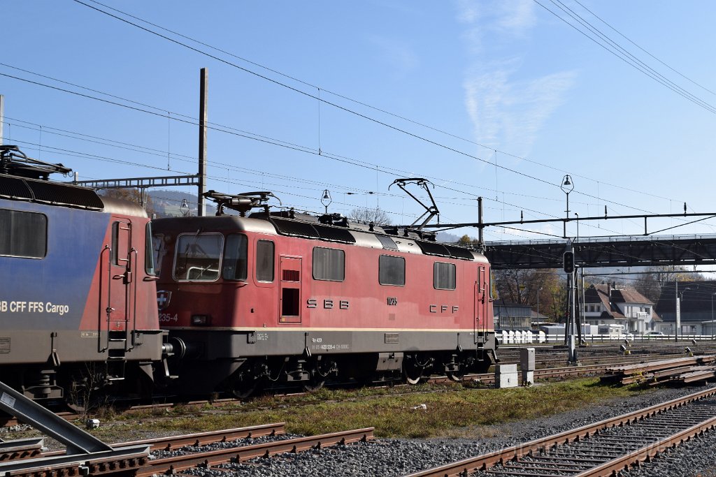 5192-0038-101118.jpg - SBBC Re 4/4'' 11235 (Re 420.235-4)  (Re 91 85 4 420 235-4 CH-SBBC) / Wattwil 10.11.2018