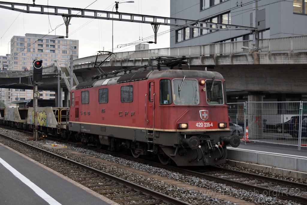 5201-0047-121118.jpg - SBBC Re 4/4'' 11235 (Re 420.235-4)  (Re 91 85 4 420 235-4 CH-SBBC) / Zürich-Altstetten 12.11.2018