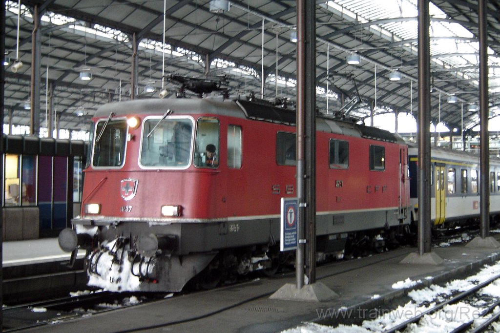 1013-0025-160205.jpg - SBB-CFF Re 4/4'' 11237 / Luzern 16.2.2005