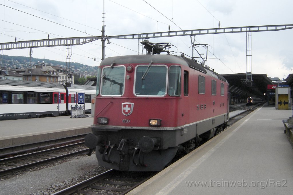 1196-0030-250606.jpg - SBB-CFF Re 4/4'' 11237 / Zürich HB 25.6.2006