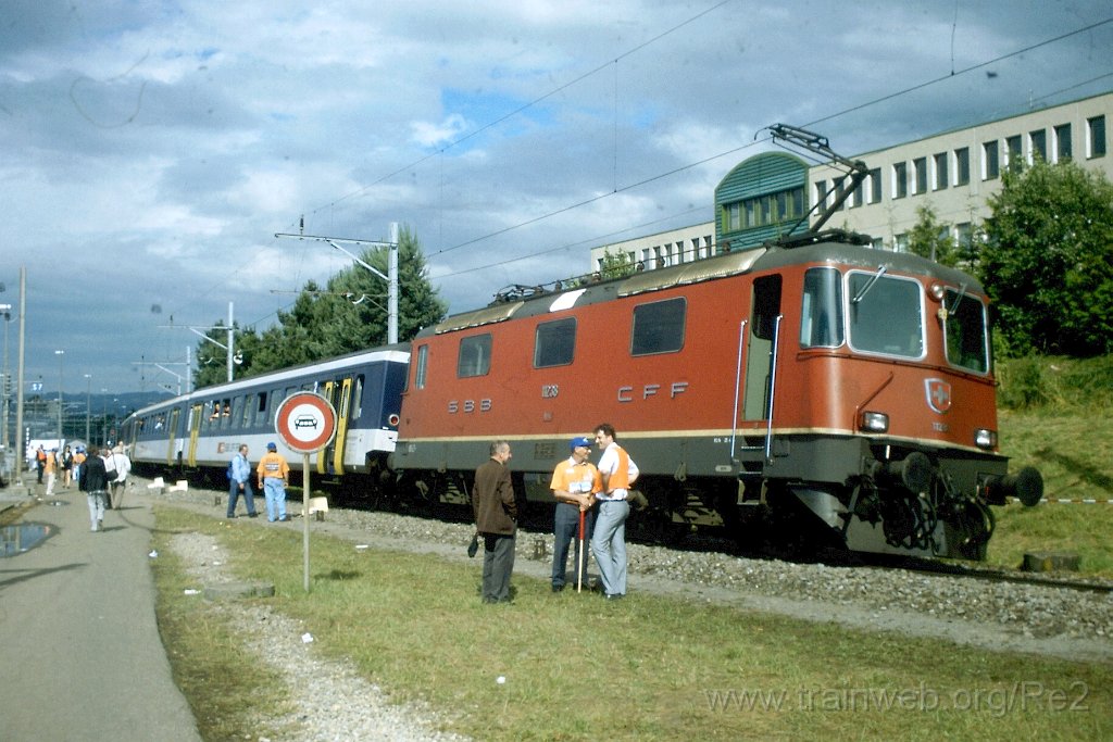 0673-0033.jpg - SBB-CFF Re 4/4'' 11238 / Lausanne-Triage 24.6.1997