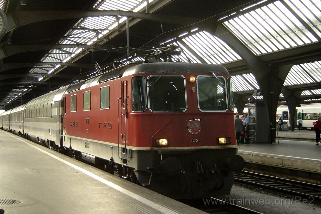 1049-0018-200505.jpg - SBB-CFF Re 4/4'' 11238 / Zürich HB 20.5.2005