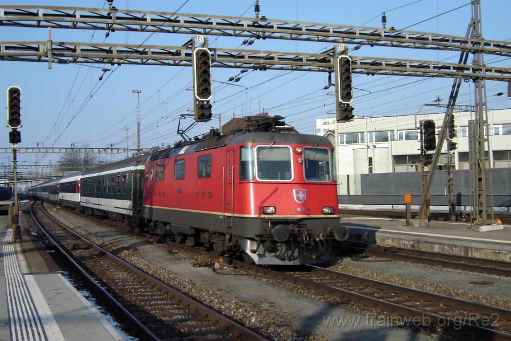 1141-0024-140306.jpg - SBB-CFF Re 4/4'' 11239 ''Porrentruy'' / Rotkreuz 14.3.2006