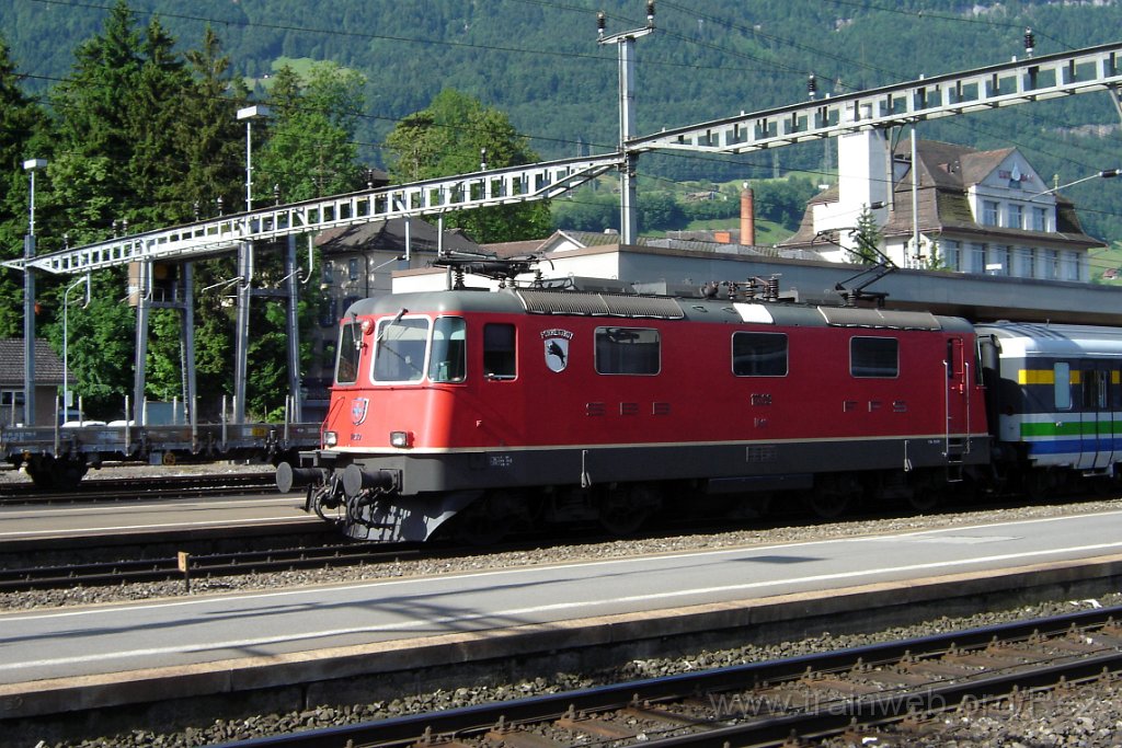 1190-0048-180606.jpg - SBB-CFF Re 4/4'' 11239 ''Porrentruy'' / Arth-Goldau 18.6.2006
