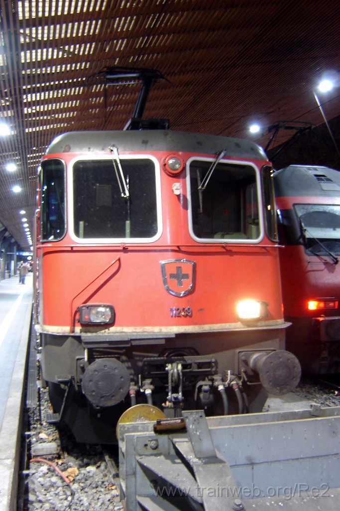 1272-0032-091206.jpg - SBB-CFF Re 4/4'' 11239 ''Porrentruy'' / Zürich HB 9.12.2006