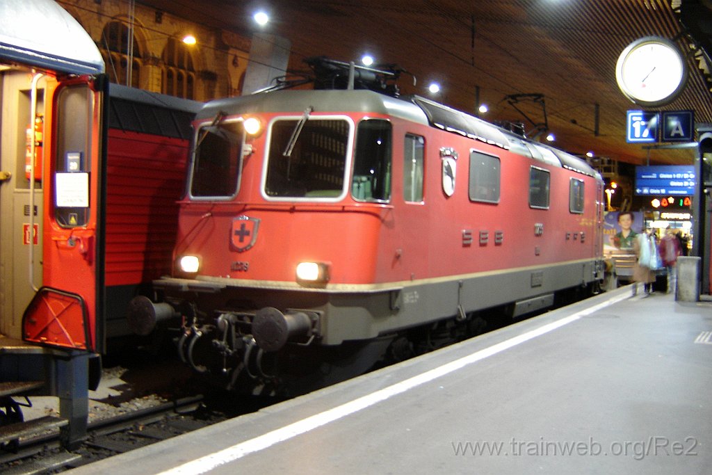 1272-0033-091206.jpg - SBB-CFF Re 4/4'' 11239 ''Porrentruy'' / Zürich HB 9.12.2006