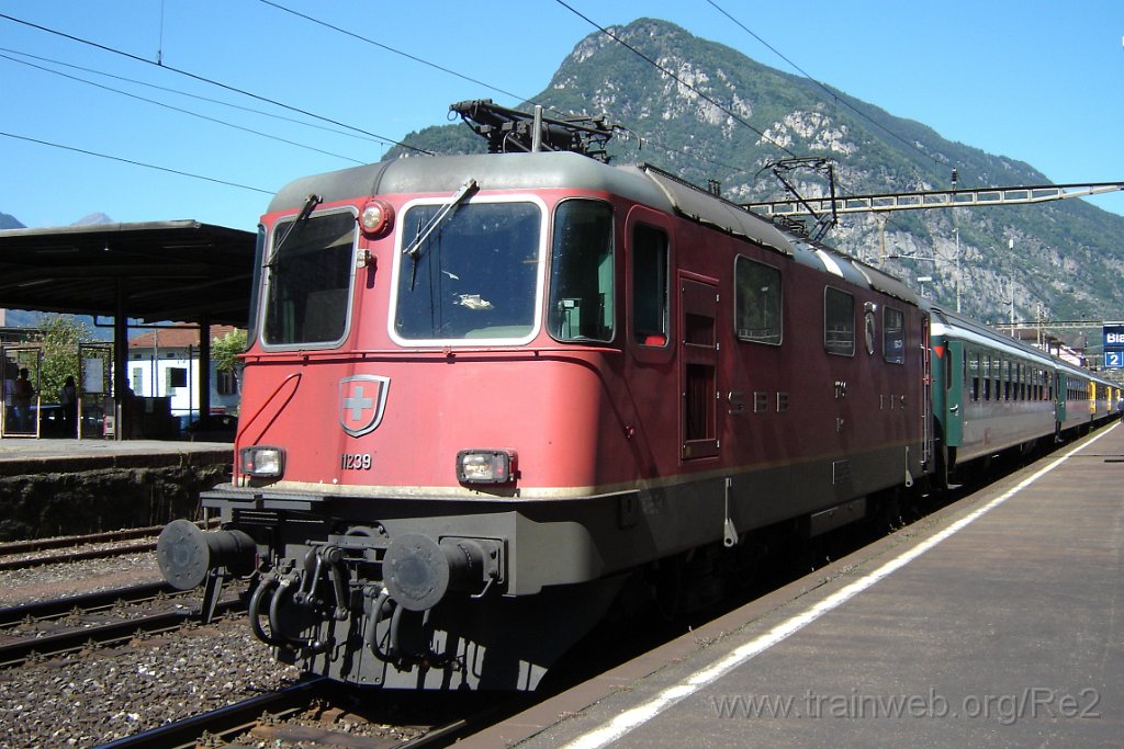 1412-0031-080907.jpg - SBB-CFF Re 4/4'' 11239 ''Porrentruy'' / Biasca 8.9.2007