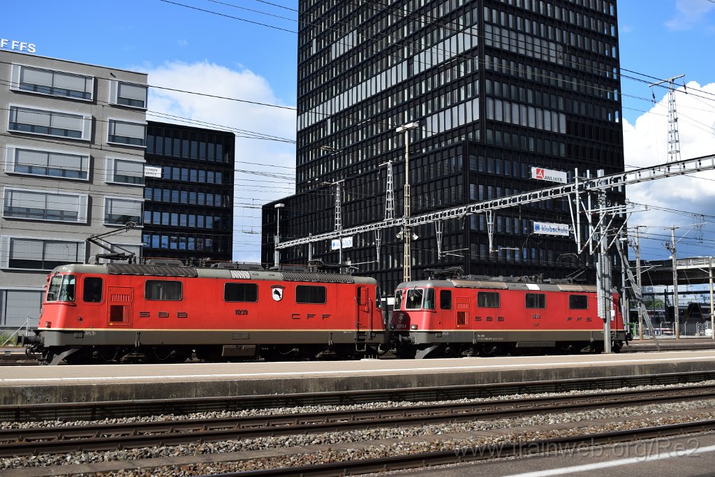 4496-0016-060617.jpg - SBBC Re 4/4'' 11273 (Re 420.273-5)  (Re 91 85 4 420 273-5 CH-SBBC) + SBB-CFF Re 4/4'' 11239 ''Porrentruy'' / Zürich-Altstetten 6.6.2017