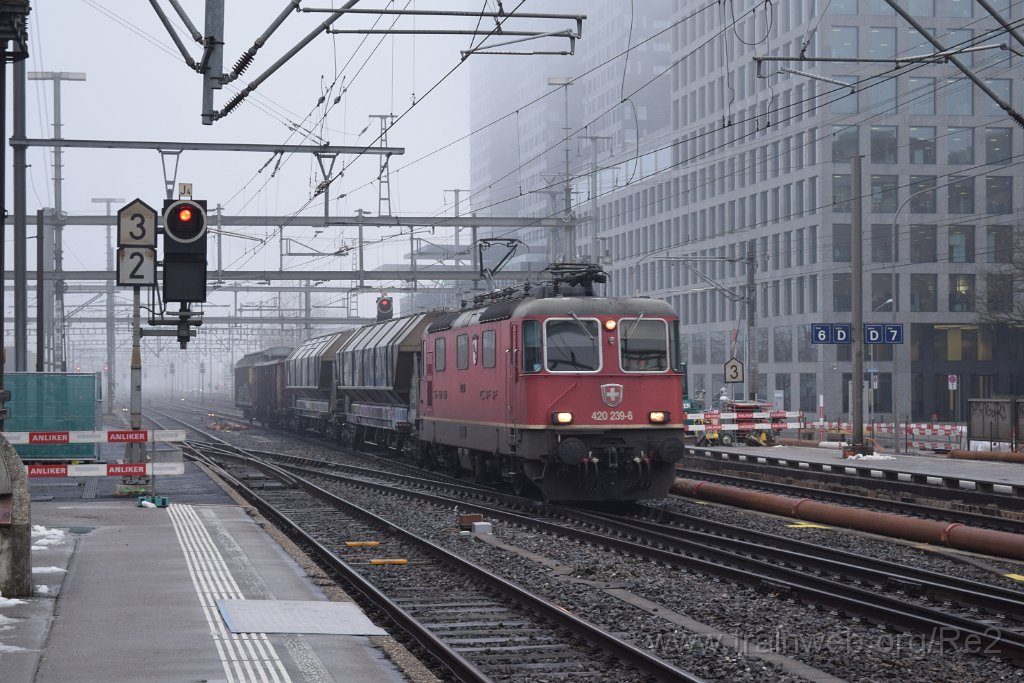 5239-0008-181218.jpg - SBBC Re 4/4'' 11239 (Re 420.239-6)  ''Porrentruy'' (Re 91 85 4 420 239-6 CH-SBBC) / Zürich-Altstetten 18.12.2018