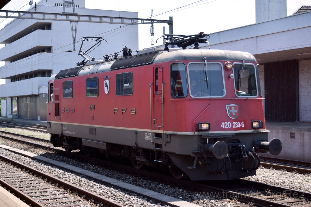 8639-0015-310523.jpg - SBBC Re 4/4'' 11239 (Re 420.239-6)  ''Porrentruy'' (Re 91 85 4 420 239-6 CH-SBBC) / Killwangen-Spreitenbach 31.5.2023