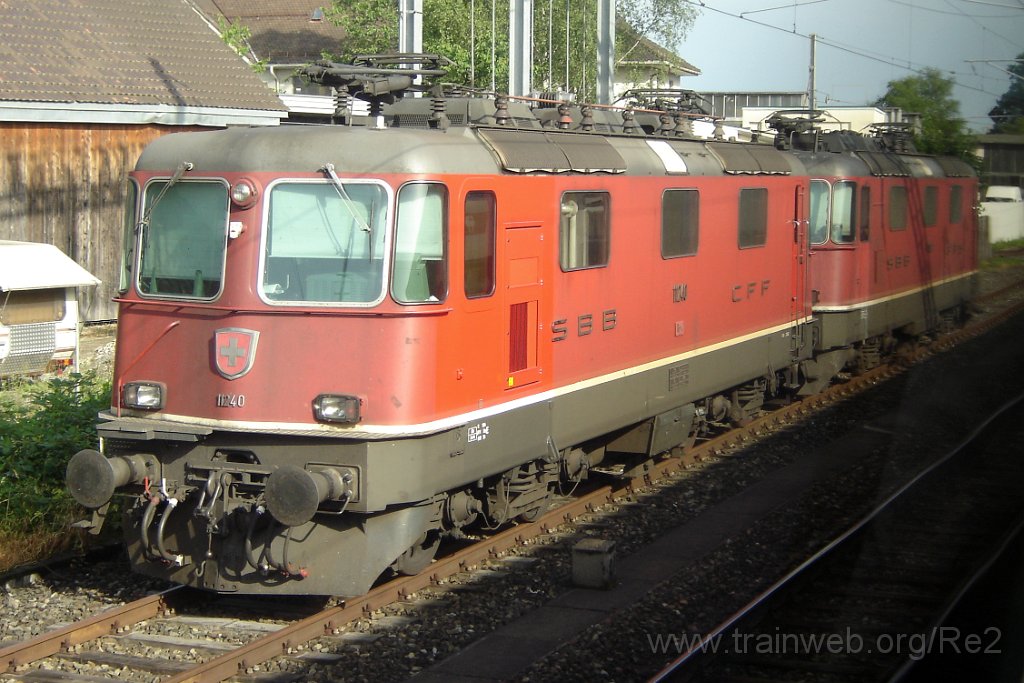 1194-0016-190606.jpg - SBB-CFF Re 4/4'' 11240 + SBB-CFF Re 4/4''' 11368 / Hinwil 19.6.2006