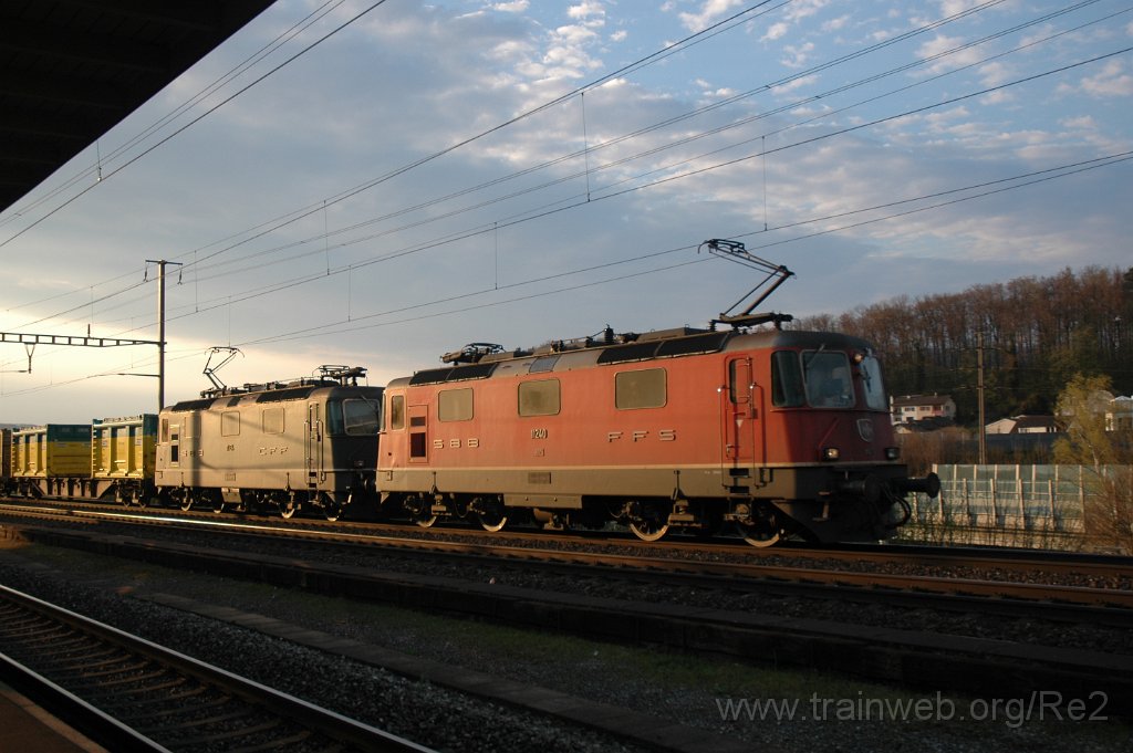 2771-0001-180413.jpg - SBB-CFF Re 4/4'' 11240 + SBB-CFF Re 4/4''' 11364 / Killwangen-Spreitenbach 18.4.2013