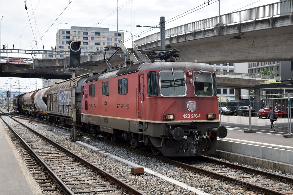5980-0038-260620.jpg - SBBC Re 4/4'' 11240 (Re 420.240-4)  (Re 91 85 4 420 240-4 CH-SBBC) / Zürich-Altstetten 26.6.2020