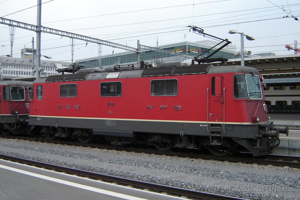 0996-0006-041204.jpg - SBB-CFF Re 4/4'' 11241 / Zürich HB 4.12.2004