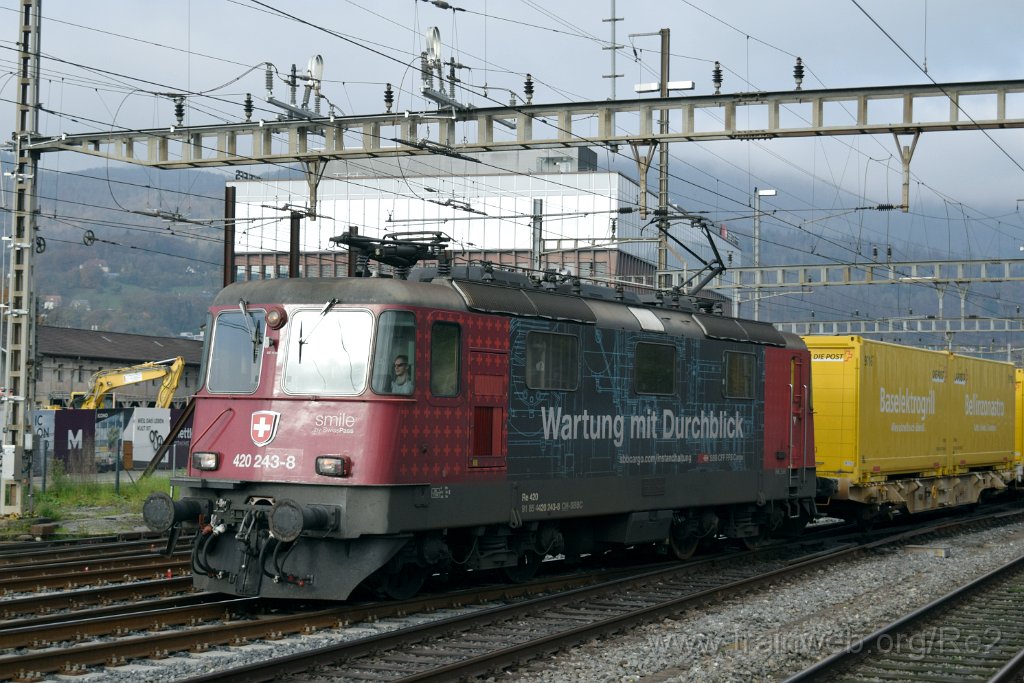 9470-0026-111124.jpg - SBBC Re 420.243-8 ''Wartung mit Durchblick'' (Re 91 85 4 420 243-8 CH-SBBC) / Olten 11.11.2024