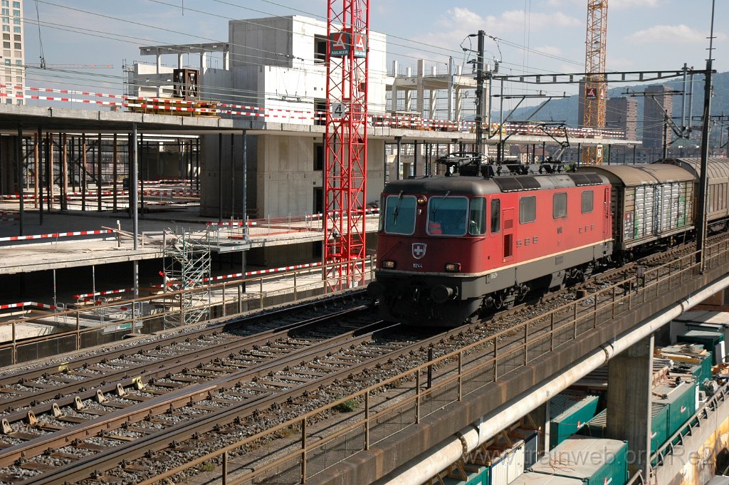 2122-0048-230511.jpg - SBB-CFF Re 4/4'' 11244 / Zürich (Käferbergbrücke) 23.5.2011